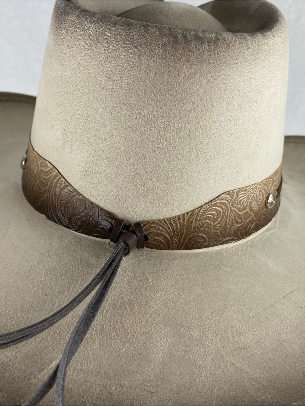 Women's Cream Felt Western Hat with Brown Leather Band - Picture 5 of 9